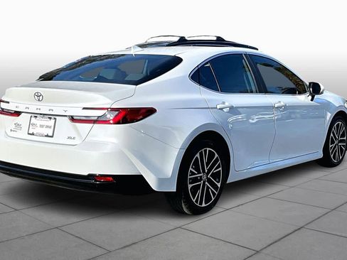 Used 2025 Toyota Camry XLE image 13