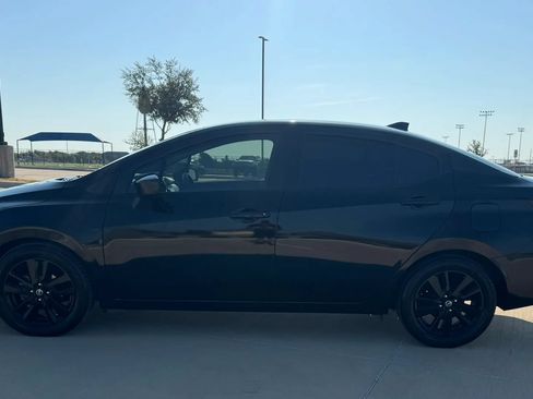 Used 2022 Nissan Versa SV FWD image 9