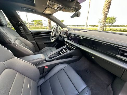 Used 2025 Porsche Macan Electric image 38