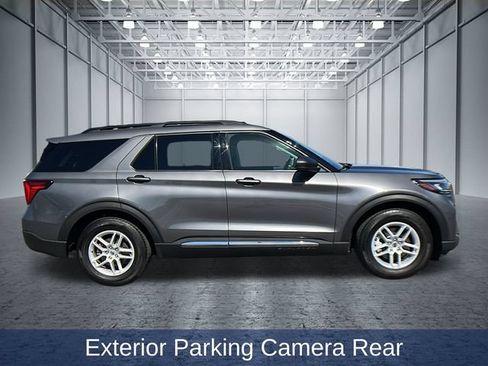 Used 2025 Ford Explorer Active RWD image 2