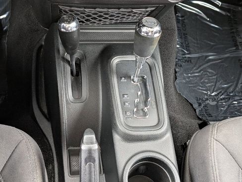 Used 2018 Jeep Wrangler Sport image 17