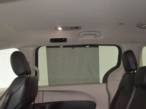 Used 2019 Chrysler Pacifica Touring-L FWD image 28
