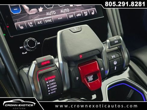 Used 2022 Lamborghini Urus AWD/4WD image 45