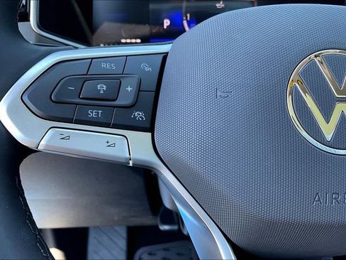 New 2025 Volkswagen Taos SE image 18