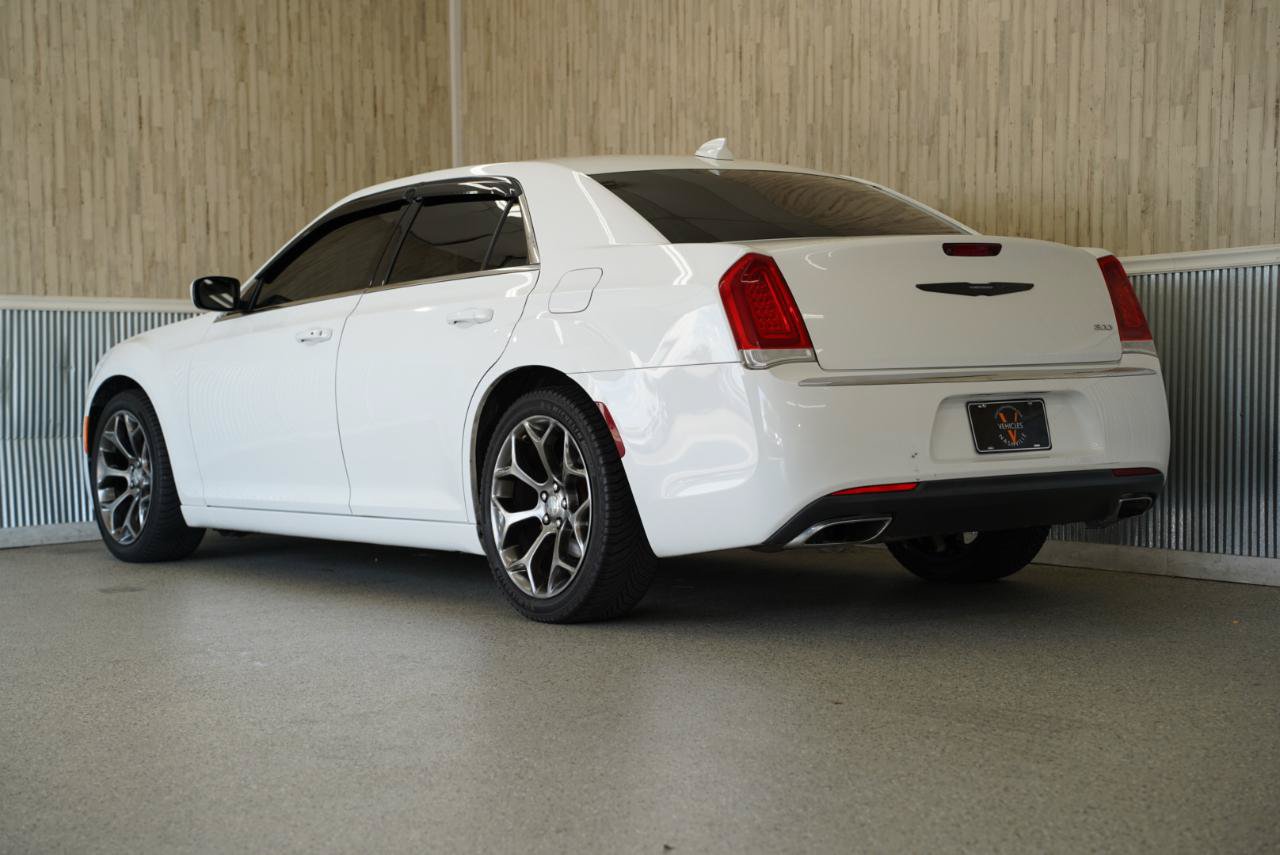 Used 2018 Chrysler 300 Touring L RWD image 7