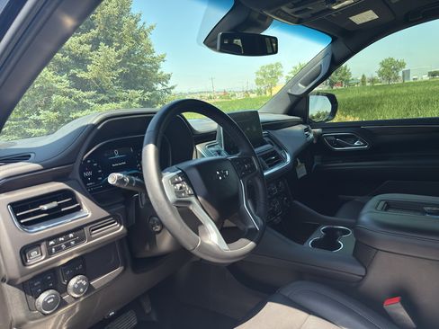 Used 2023 Chevrolet Suburban Z71 w/ Luxury Package image 14