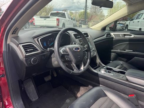 Used 2017 Ford Fusion SE w/ Equipment Group 201A image 11