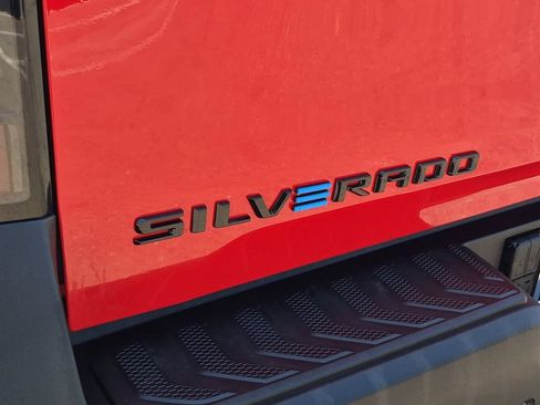Used 2026 Chevrolet Silverado EV Trail Boss w/ LPO, Gameday Tailgate Package AWD/4WD image 32