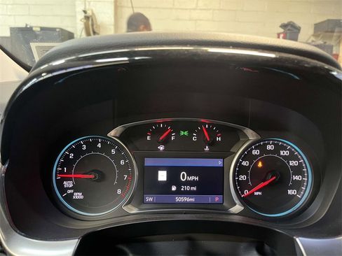 Used 2021 Chevrolet Traverse LT w/ LT Premium Package image 24