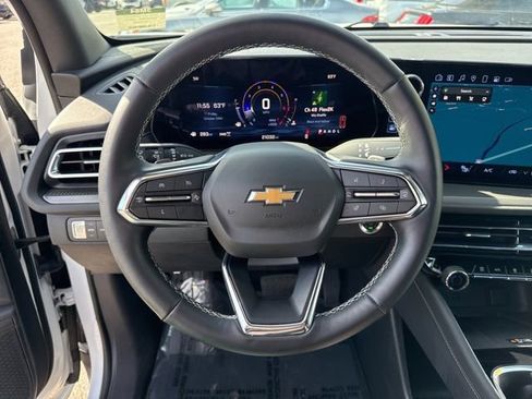 Used 2025 Chevrolet Traverse LT image 24