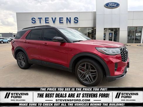 Used 2025 Ford Explorer ST RWD image 1