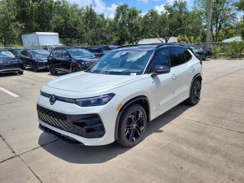 New 2026 Volkswagen Tiguan SE R-Line FWD image 8