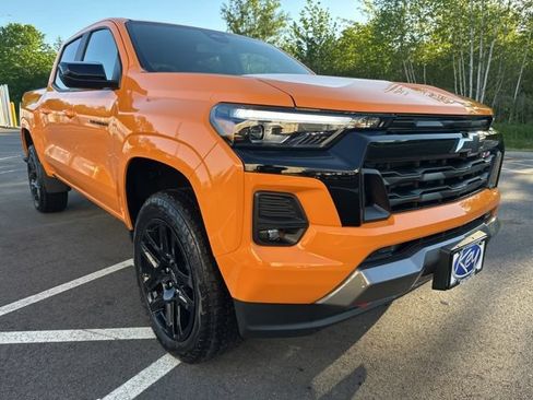 Used 2025 Chevrolet Colorado Z71 w/ Z71 Convenience Package 2 AWD/4WD image 7