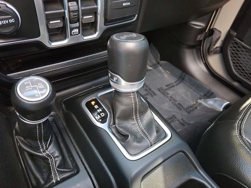 Used 2022 Jeep Wrangler Unlimited Sahara w/ Cold Weather Group image 16