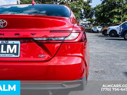 Used 2025 Toyota Camry SE image 18