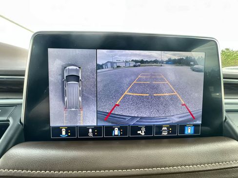 Used 2021 Chevrolet Tahoe High Country w/ Premium Package image 15