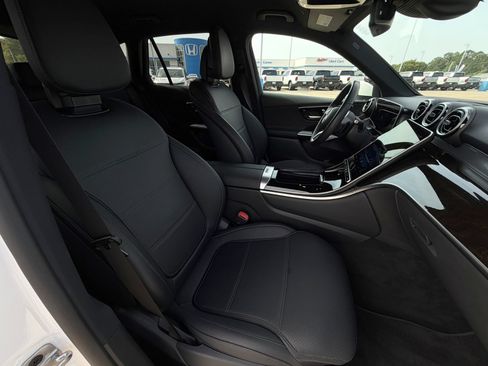 Used 2025 Mercedes-Benz GLC 300 image 14