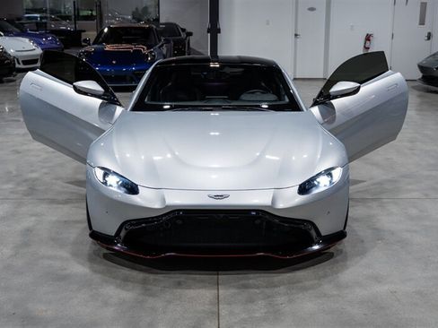 Used 2019 Aston Martin V8 Vantage Coupe RWD image 33