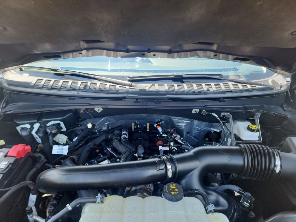 Used 2025 Ford Expedition Active RWD image 24