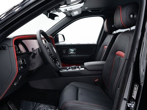 New 2026 Rolls-Royce Cullinan Black Badge image 16