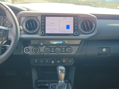 Used 2022 Toyota Tacoma TRD Sport w/ Technology Package AWD/4WD image 18