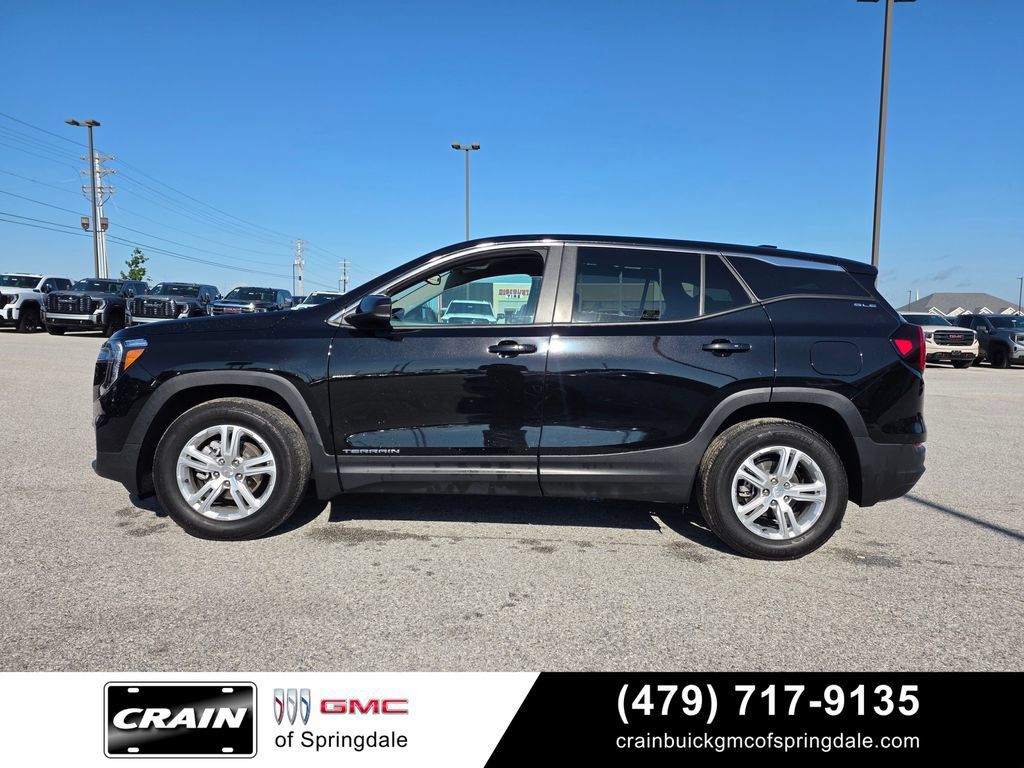 Used 2024 GMC Terrain SLE FWD image 4