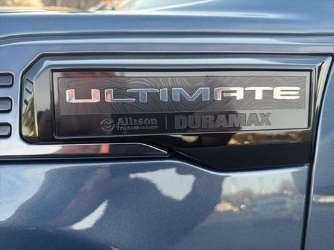 Used 2025 GMC Sierra 2500 Denali Ultimate image 8