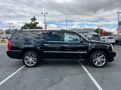 Used 2013 Cadillac Escalade ESV Platinum RWD image 8