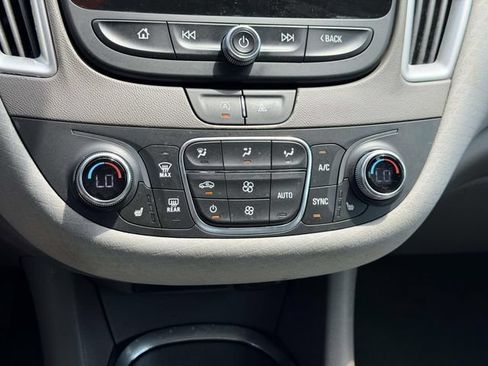 Used 2022 Chevrolet Malibu LT FWD image 21