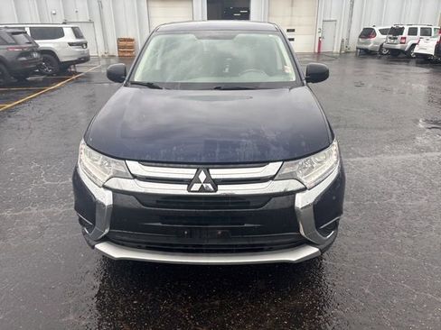 Used 2017 Mitsubishi Outlander ES AWD/4WD image 2