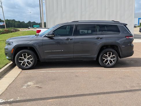 Used 2023 Jeep Grand Cherokee L Limited RWD image 20