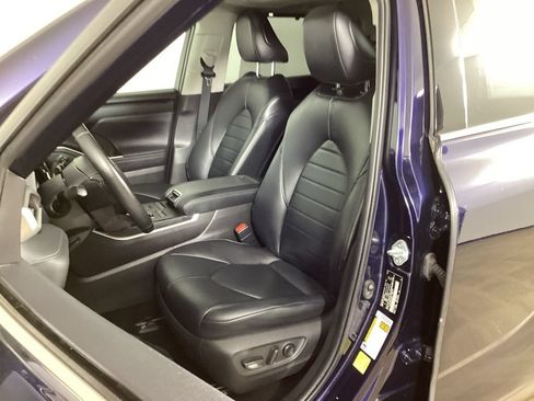 Used 2022 Toyota Highlander XLE AWD/4WD image 30