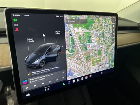 Used 2025 Tesla Model Y Long Range AWD/4WD image 28