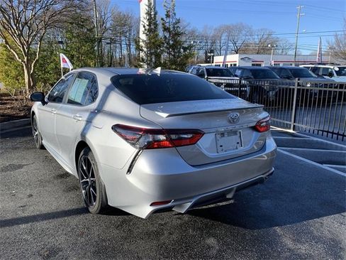 Used 2021 Toyota Camry SE image 6