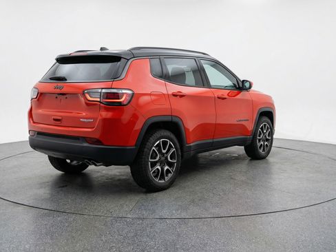 Used 2025 Jeep Compass Trailhawk AWD/4WD image 9
