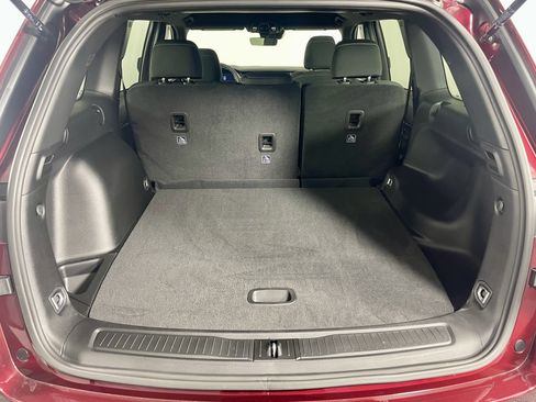 Certified 2025 Jeep Grand Cherokee Laredo image 5