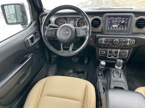 Used 2021 Jeep Gladiator Sport image 9