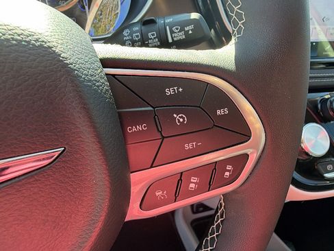Certified 2024 Chrysler Pacifica Touring-L FWD image 28