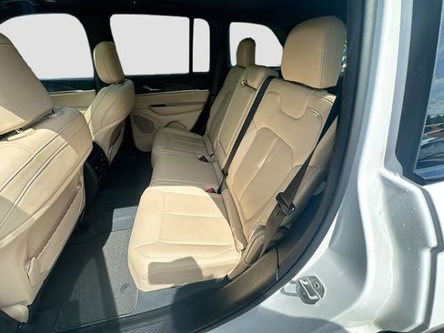 Used 2023 Jeep Grand Cherokee Limited w/ Luxury Tech Group II AWD/4WD image 27