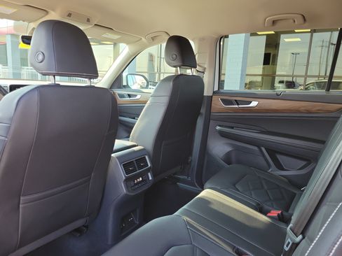 Used 2025 Volkswagen Atlas SE FWD image 14