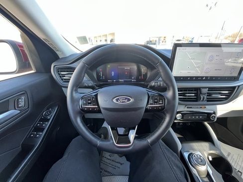 Used 2024 Ford Escape SE image 12