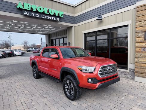 Used 2017 Toyota Tacoma TRD Off-Road w/ Tow Package (A/T) AWD/4WD image 1