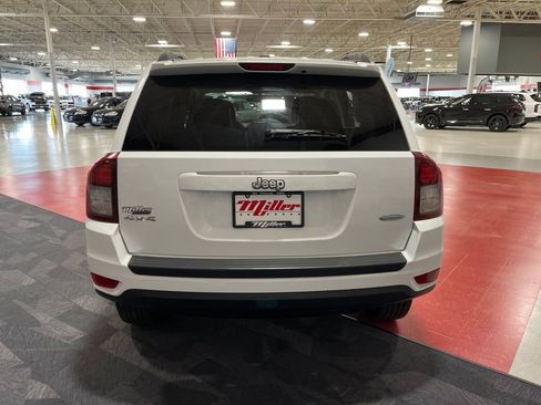 Used 2016 Jeep Compass Latitude AWD/4WD image 4