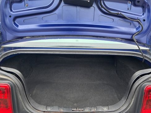 Used 2005 Ford Mustang Deluxe image 21