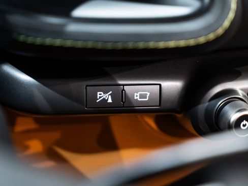 Certified 2022 Ferrari 812 GTS Base image 33