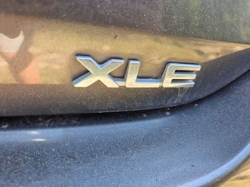 Used 2020 Toyota Highlander XLE FWD image 4