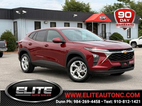 Used 2024 Chevrolet Trax LS w/ LS Convenience Package FWD image 1