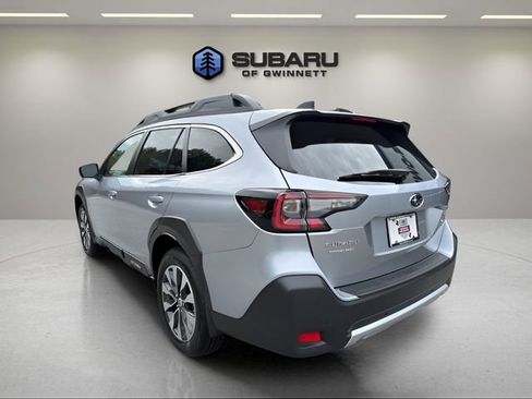 Used 2025 Subaru Outback Limited AWD/4WD image 3