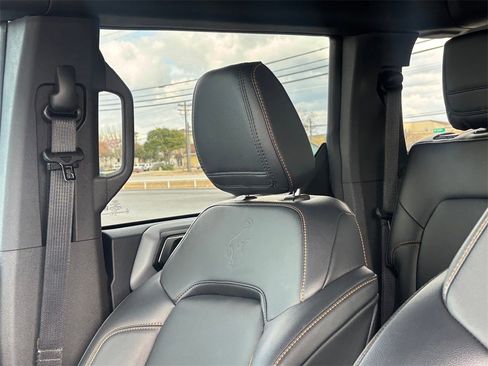 Used 2023 Ford Bronco Badlands image 9