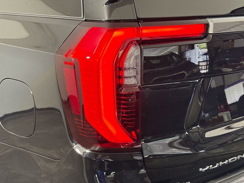 Used 2025 GMC Yukon Denali AWD/4WD image 30